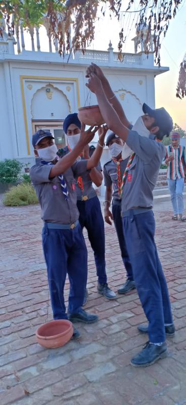 राजस्थान राज्य भारत स्काउट गाइड जिला मुख्यालय हनुमानगढ़ के तत्वाधान में ग्राम पंचायत सहजीपुरा में परिंडा लगाओ अभियान की शुरुआत की ...