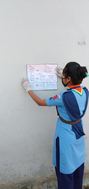 *भीषण महामारी कोरोना वायरस (covid-19) में लोगों को निशुल्क घर पर मास्क बनाकर लोगों में बांटे एवं पोस्टर बनाकर आमजन को जागृत किया।*