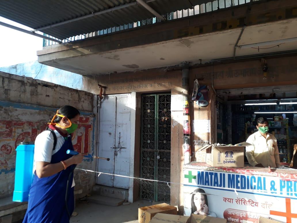 सैनिटाइज करने का कार्य