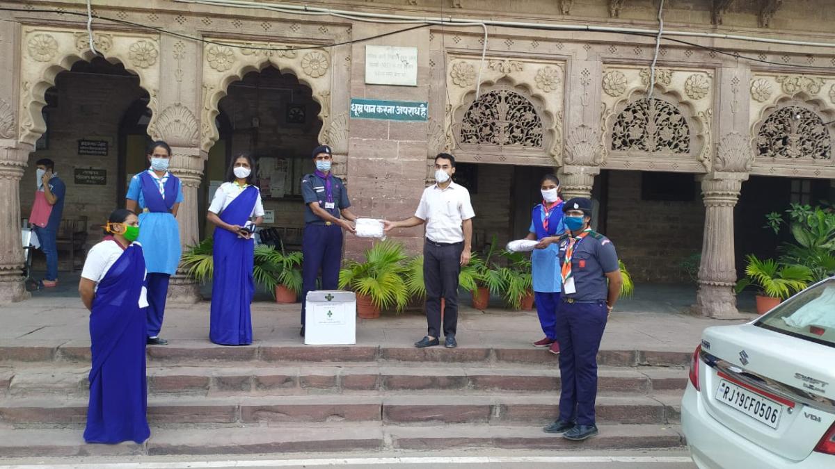 श्रीमान प्रकाश जी राजपुरोहित जिला कलेक्टर 500 मास्क दिए।BSG DHQ Jodhpur Rajasthan India
