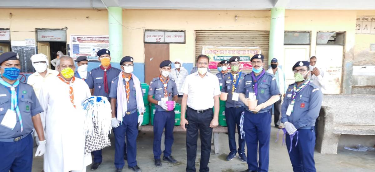 मध्यप्रदेश के लिए बस को किया रवाना