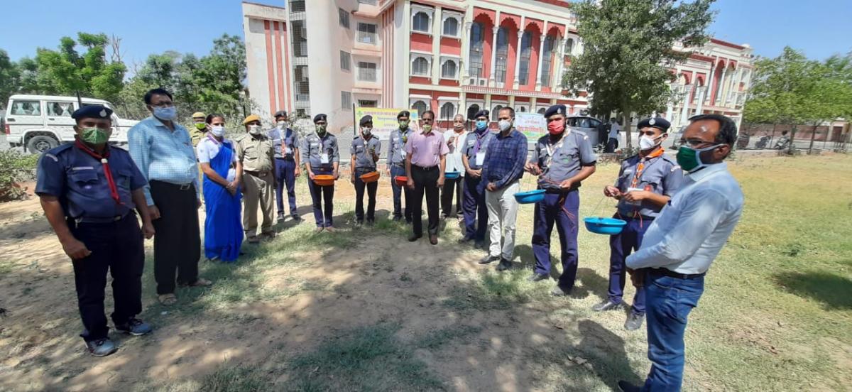 जैव विविधता दिवस पर परिण्डे लगाए। 