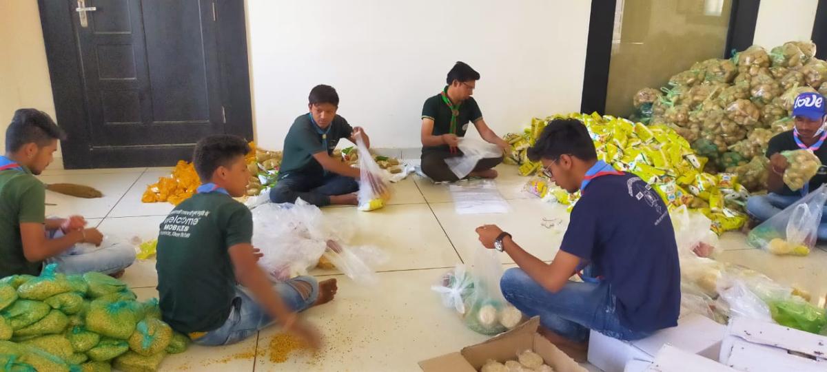 स्काउट गाइड द्वारा कोविड19 में राशन किट तैयार किए