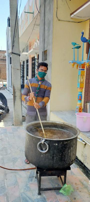 स्काउट ने आयुवैदिक काड़ा पिलाया