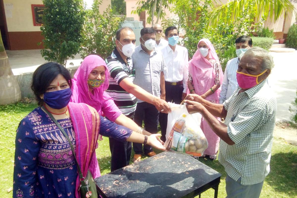 राशन किट वितरण 