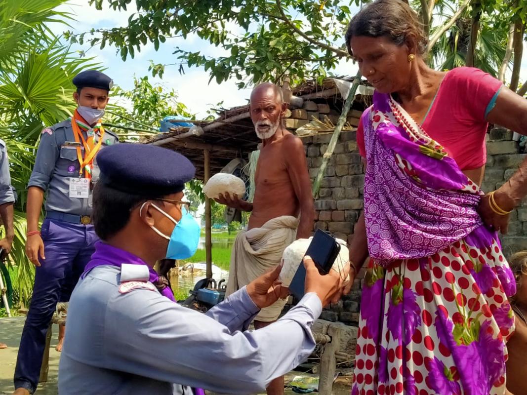 बाढ़ राहत कार्य  परसा सारण