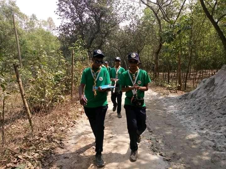 হাইকিং এ অংশগ্রহণ 