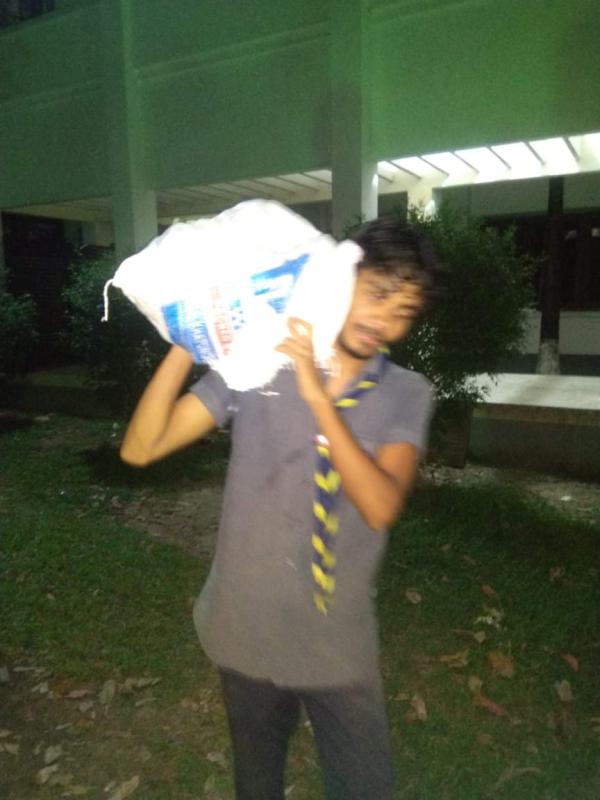 ত্রান বিতরণ 