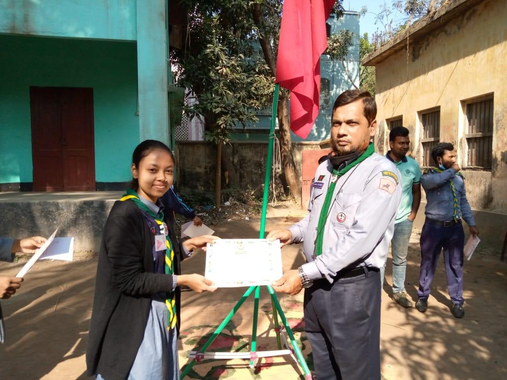 ৪র্থ নাটোর জেলা রোভার মেট কোর্স- সার্টিফিকেট গ্রহণ