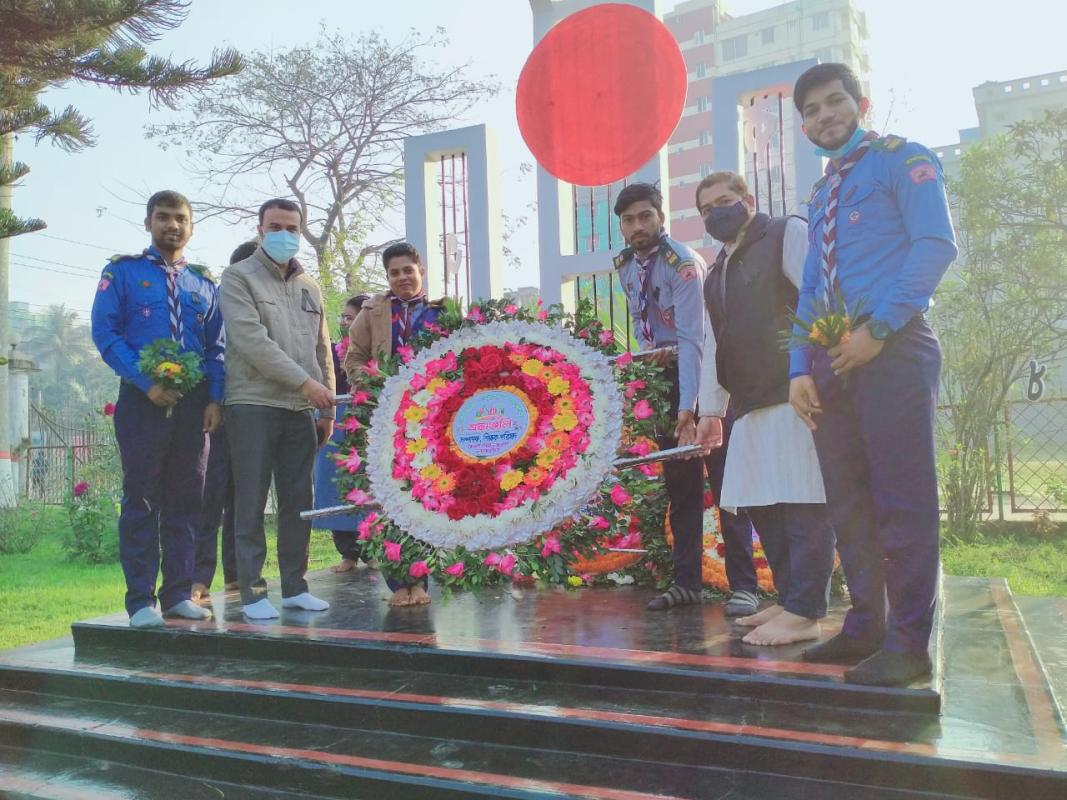 একুশে ফ্রেব্রুয়ারি আন্তর্জাতিক মাতৃভাষা দিবস শহীদ মিনারে ফুল দেওয়া 