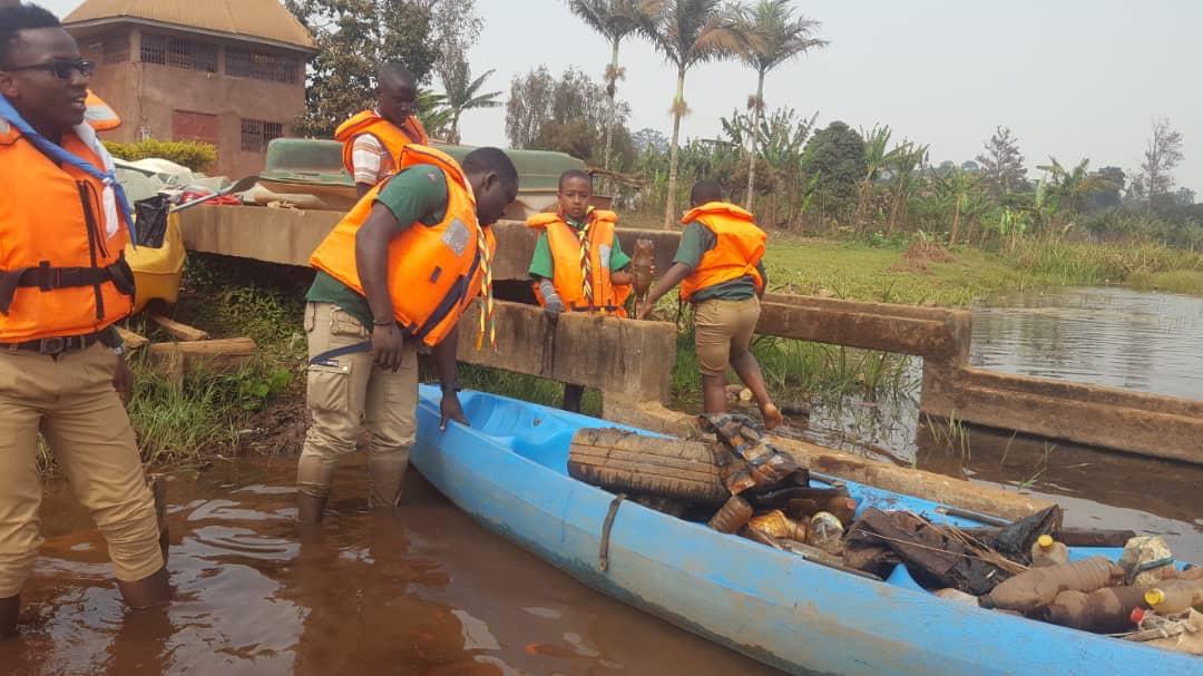 NETTOYAGE DU LAC MUNICIPAL DE DSCHANG