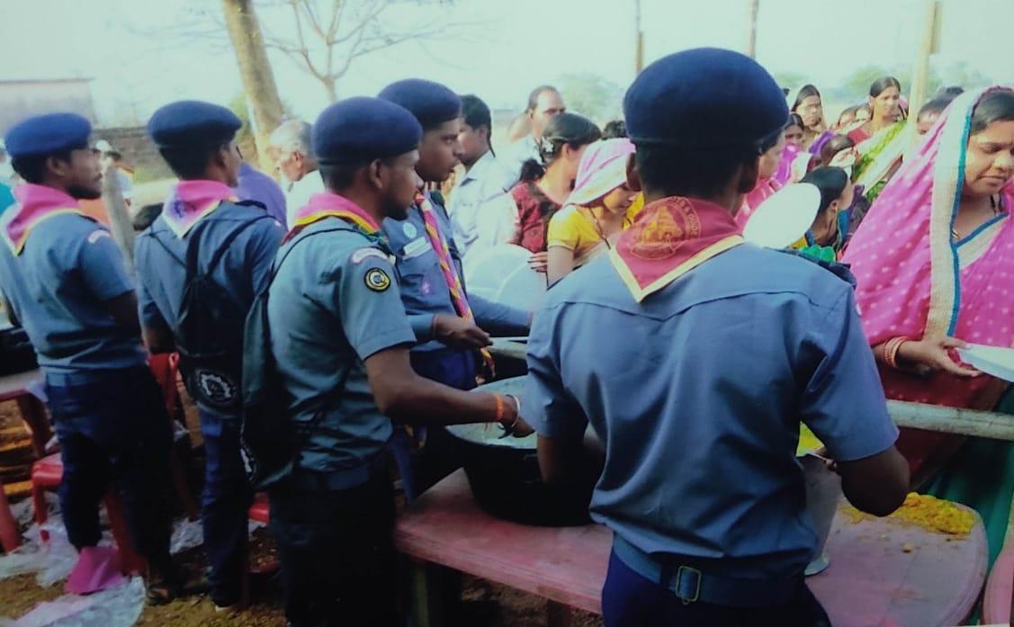 Food Distribution Among The Pilgrims