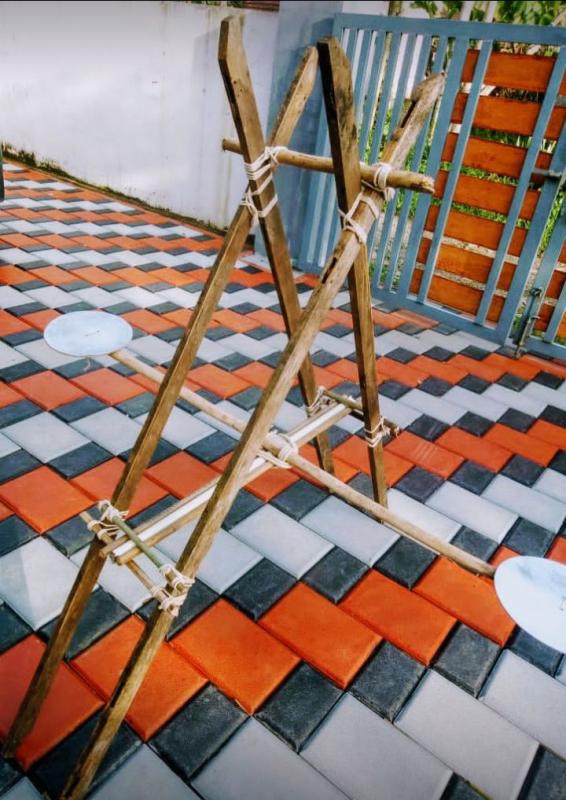 GADGET MAKING 'SEESAW'