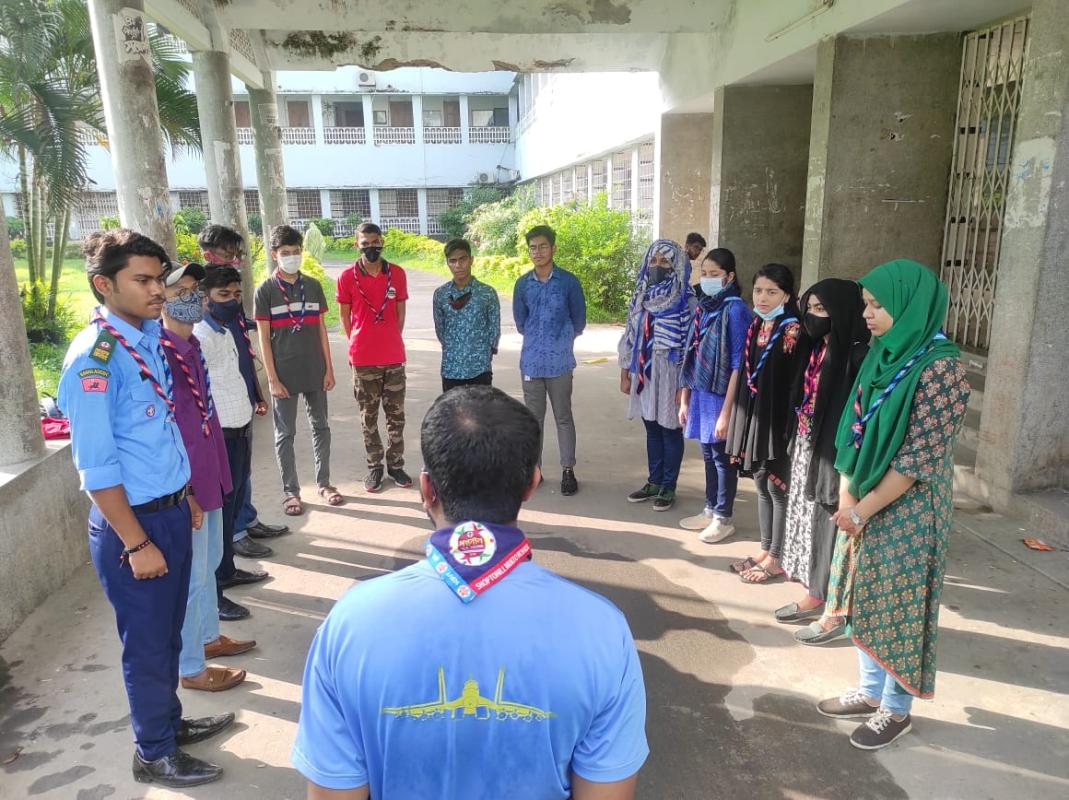  সাপ্তাহিক ক্রু-মিটিং 