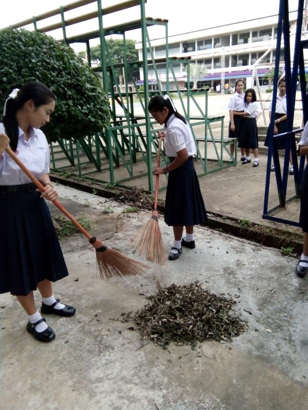 ทำความสะอาดบริเวณโรงเรีนน