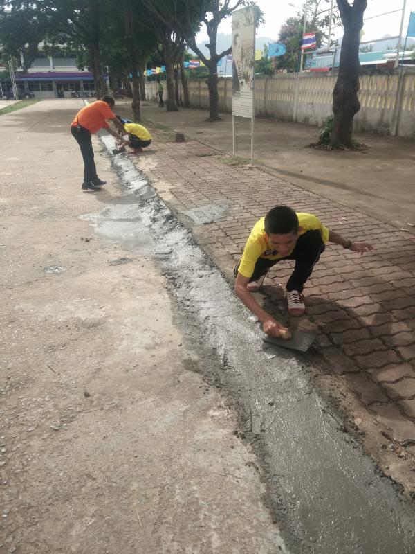 ทำที่จอดรถให้กับโรงเรียนเจียงทองพิทยาคม