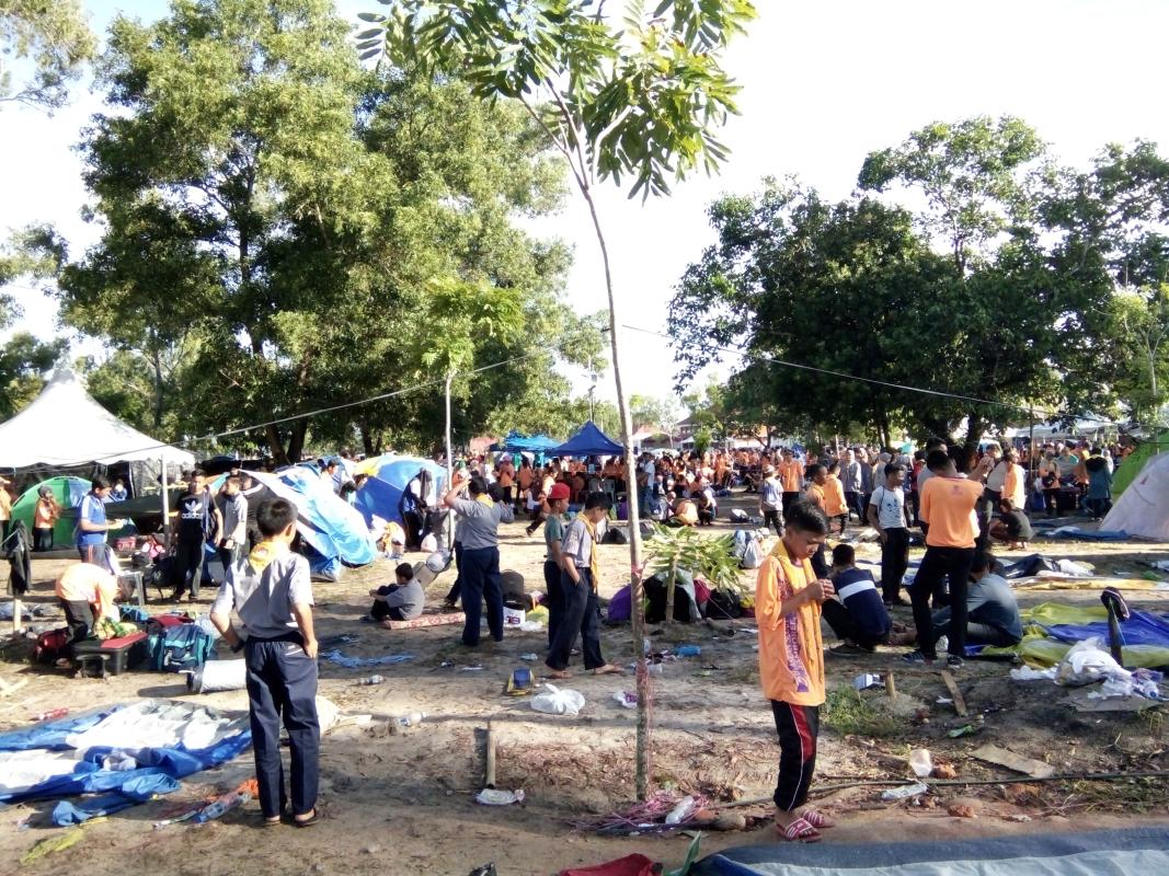 Gotong-royong membersihkan tapak perkhemahan Jambori ASEAN ke-5