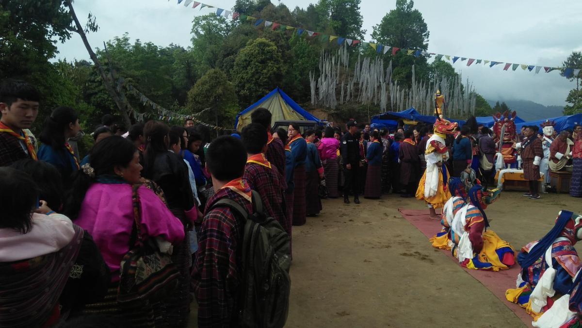 Lend a hand to Community