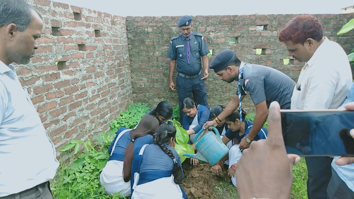 वृक्ष लगाओ देश बचाओ