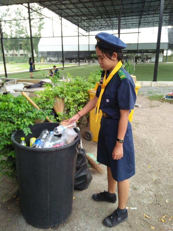 กิจกรรมช่วยเก็บขยะที่สาธารณะ