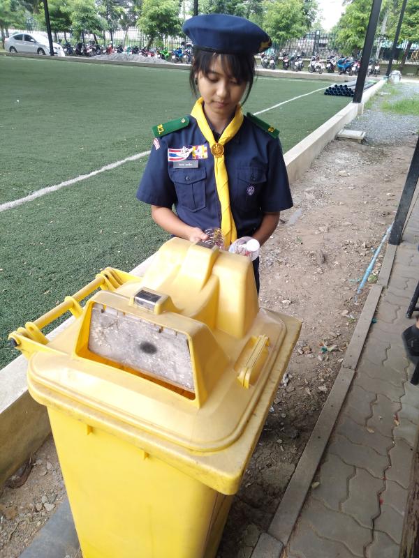 เก็บขยะเพื่อช่วยลดขยะให้สังคม