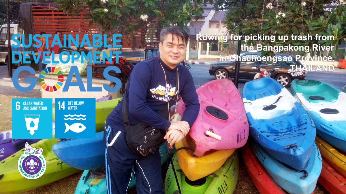 Rowing for picking up trash from the Bangpakong River