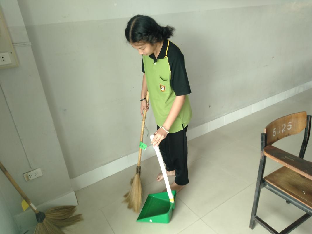 กวาดห้องเรียน