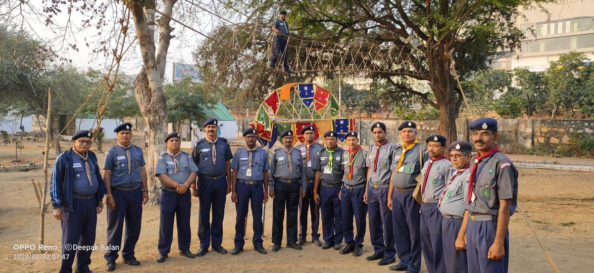 HWB कैम्प प्रशिक्षण के दौरान मंकी ब्रिज बनाया