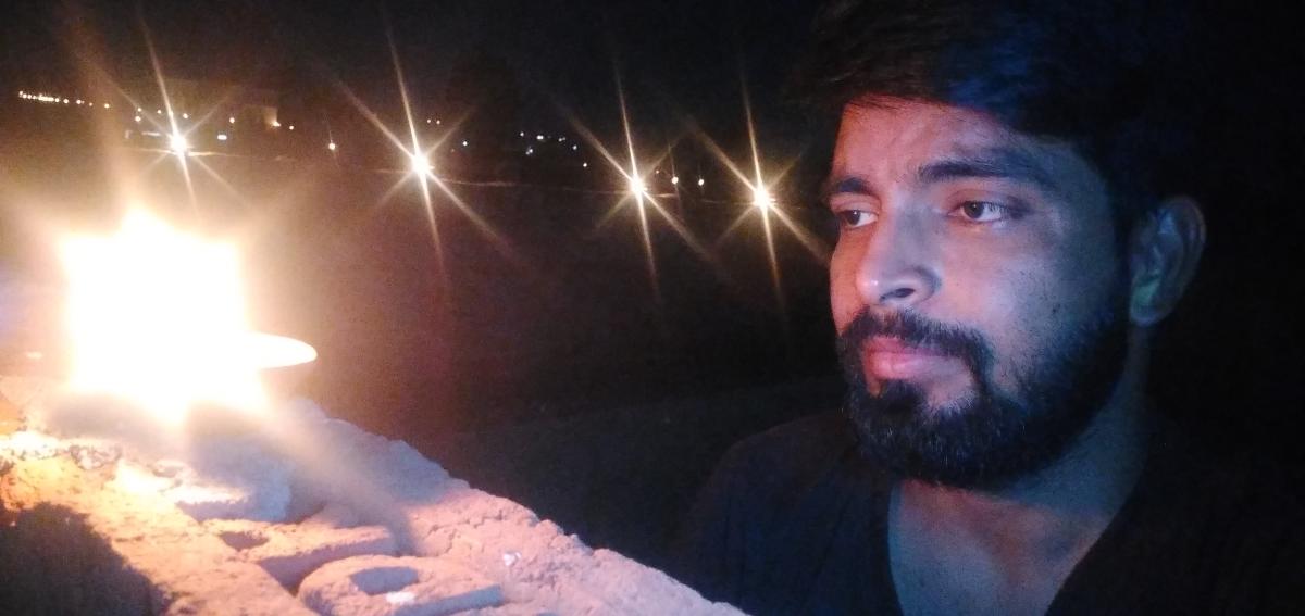 दीप जलाकर किया अपना कर्तव्य पूरा देश के प्रति