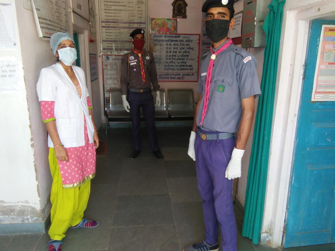  चिकित्सालय में  ड्यूटी देते हुए स्काउट्स