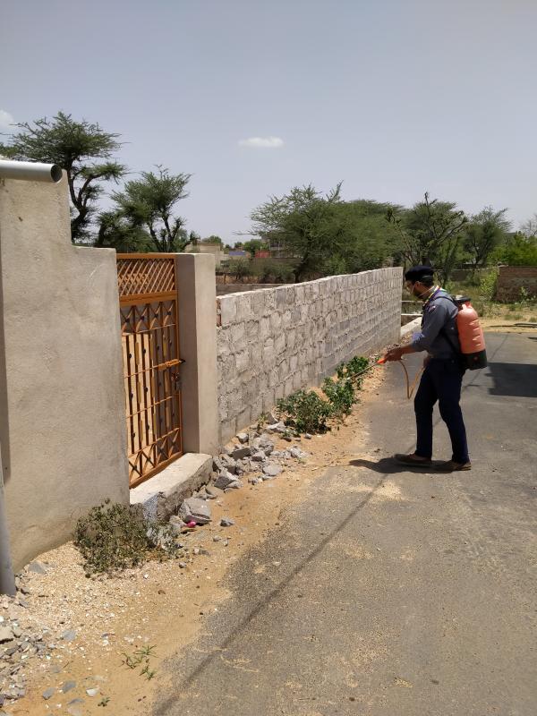 घरो को किया सेनेटाइज 