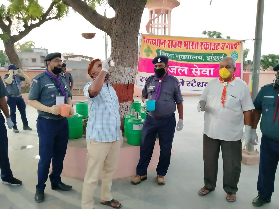 प्यासों को पिलाया पानी