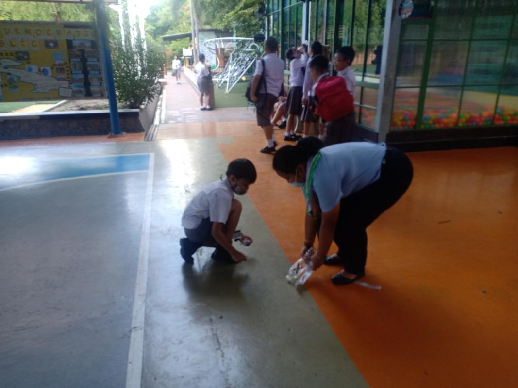 จิตอาสาช่วยเก็บขยะ