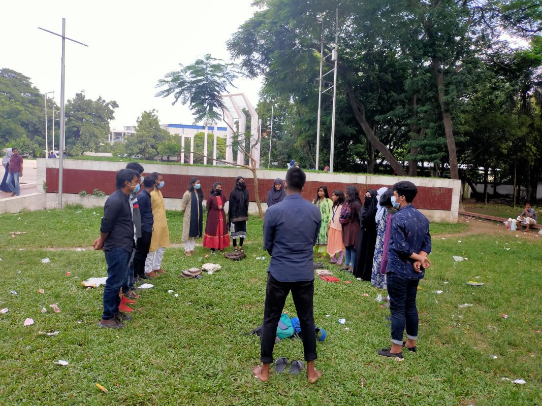 সাপ্তাহিক ক্রুমিটিং 