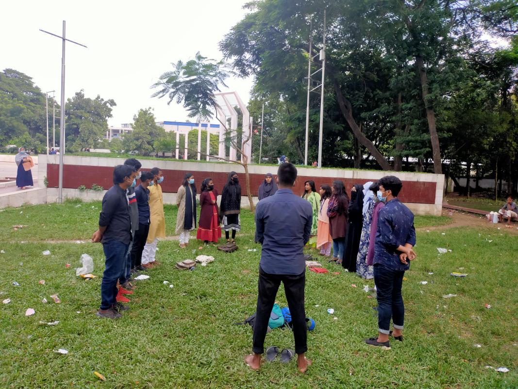 সাপ্তাহিক ক্রুমিটিং 