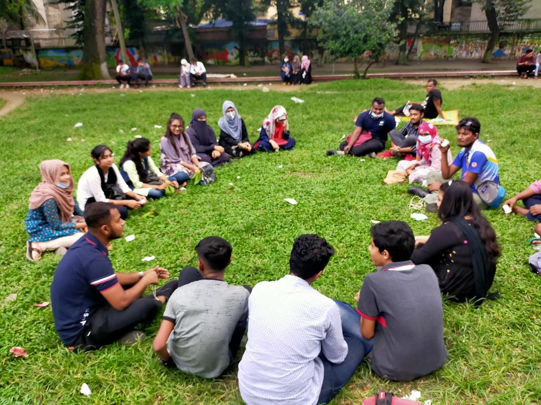 সাপ্তাহিক ক্রুমিটিং 