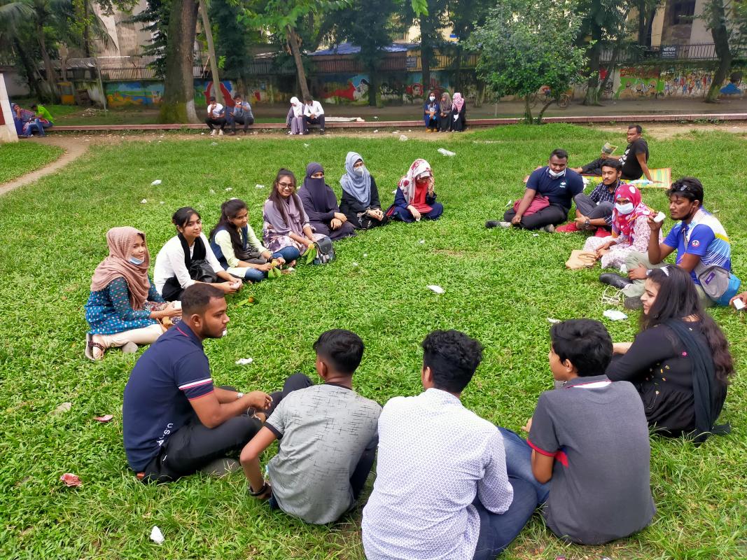 সাপ্তাহিক ক্রুমিটিং 