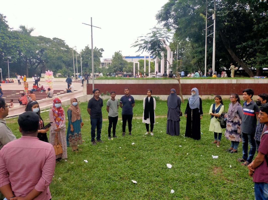 সাপ্তাহিক ক্রুমিটিং 