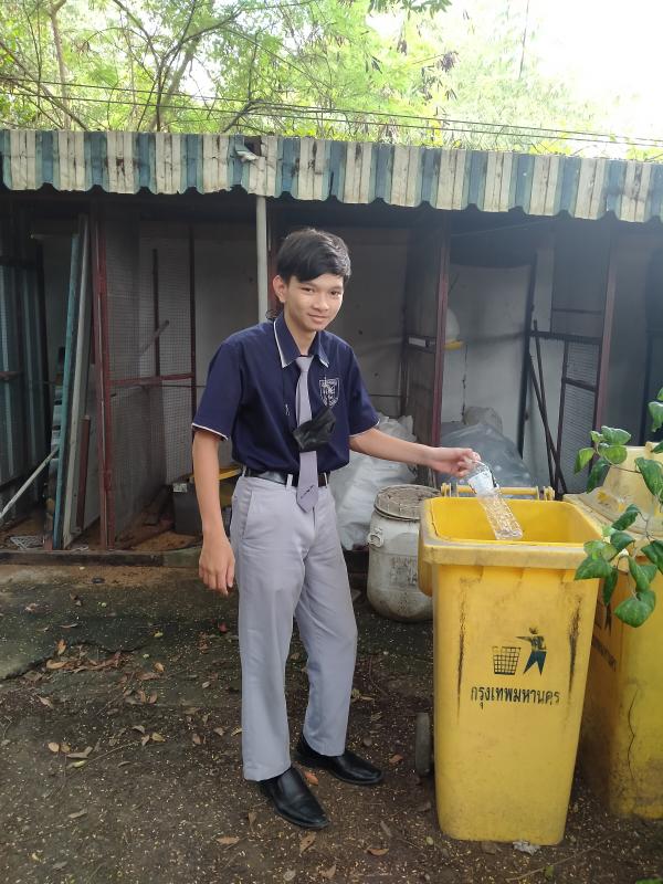 เก็บขยะในวิทยาลัย