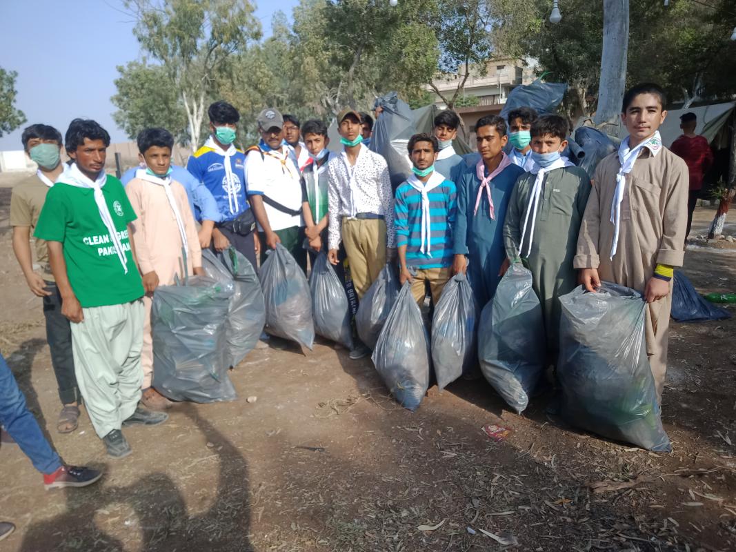 Arrenge a plastic tide turners and plantation active