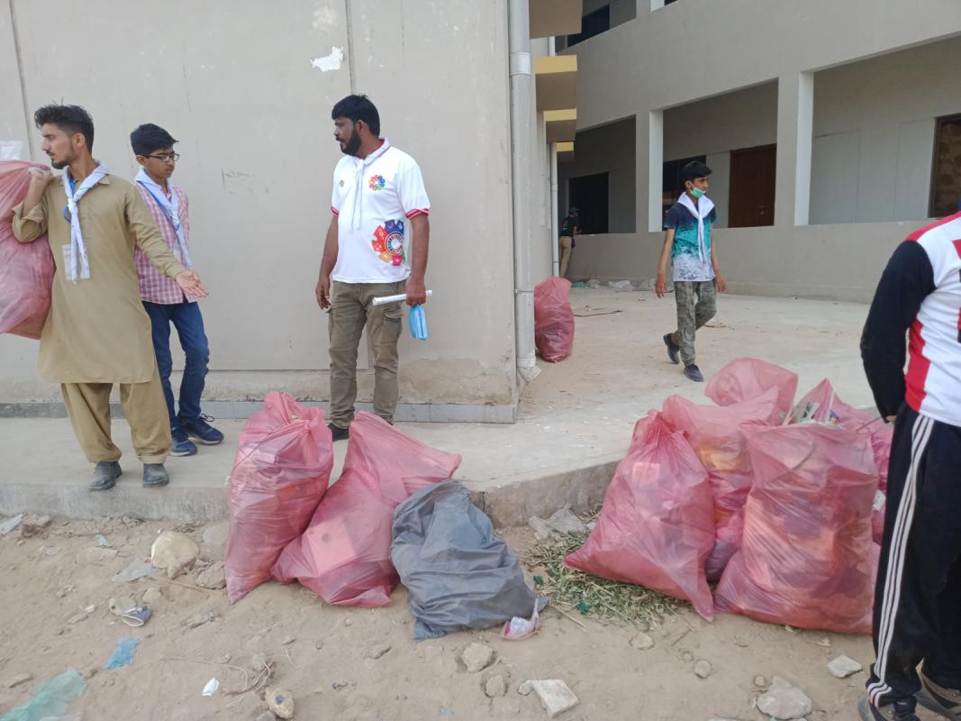 Arrainging A Tide Turner Plastic Activity