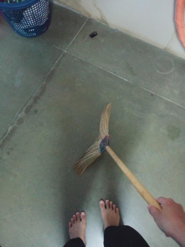 กวาดบ้าน