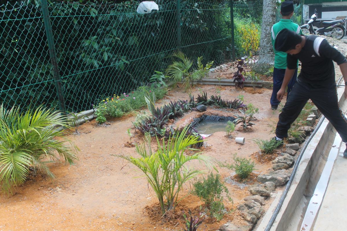 GOTONG-ROYONG CINTAI ALAM SEKITAR