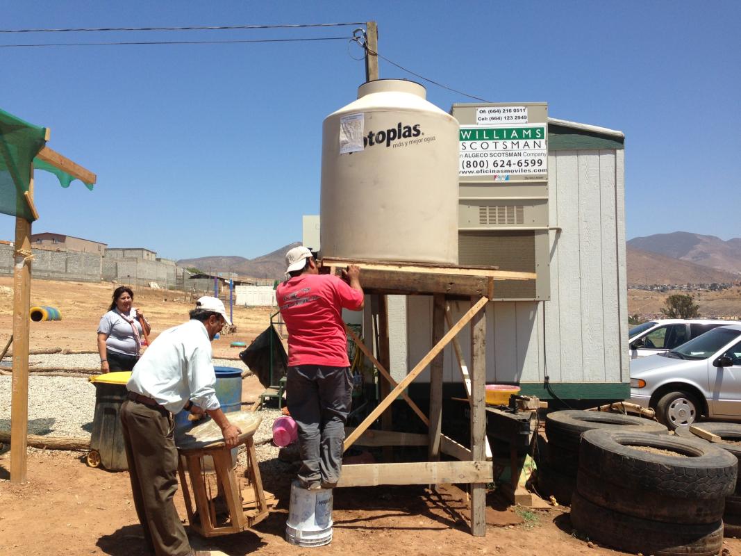Levantando el Centro Scout Granjas Familiares