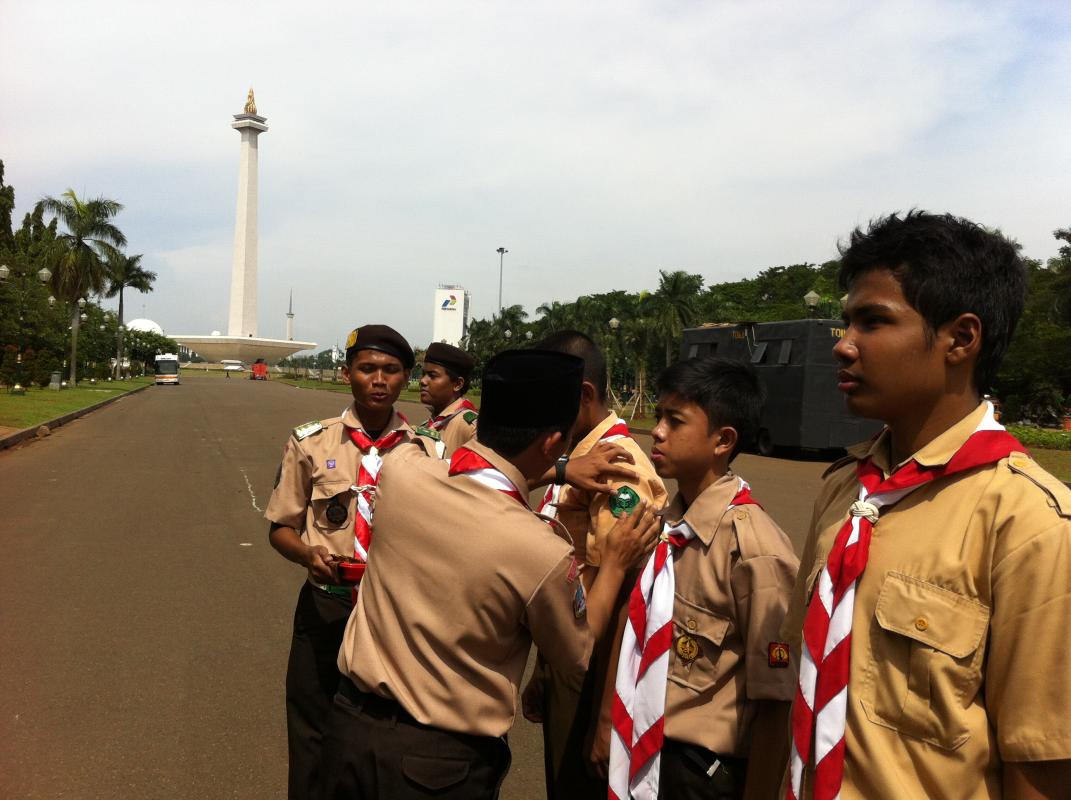Logo embedding shelves and Commemoration-route South Jakarta Monas