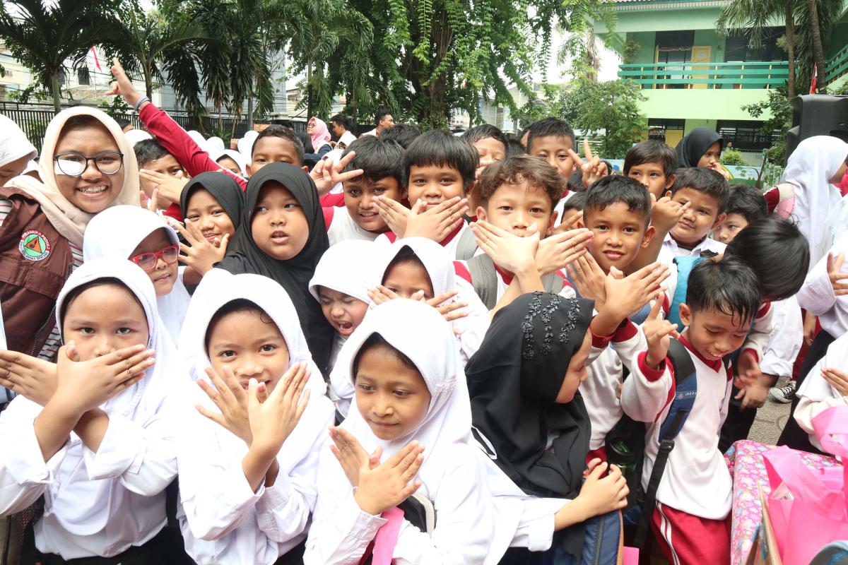 "Special" gift for Jakarta, Indonesia welcoming 2020 (Floods) - MoP Indonesia X Yayasan Baitul Maal PLN (Foundation of State Electricity Company)