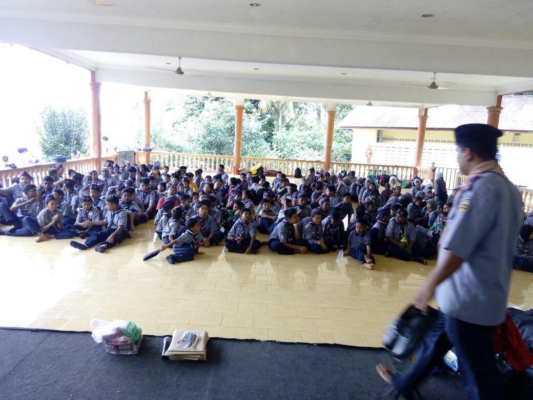 Senyum hingga telinga