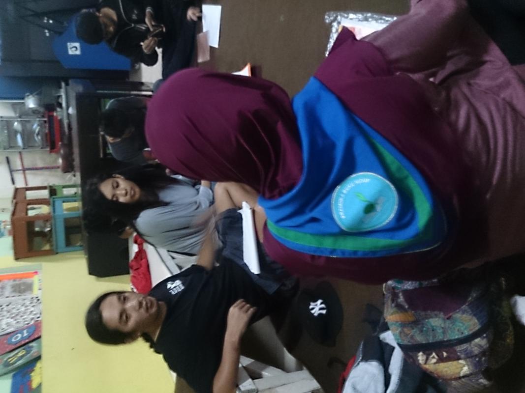 #5th Class of PRABUHI's Free Weekly English Class in Pasundan's Village, Bandung City.