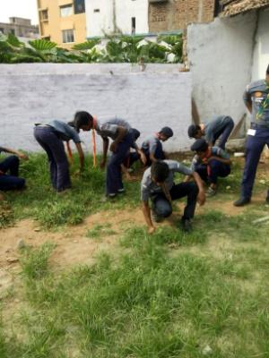 स्थापना दिवस के अवसर पे स्काउट्स और गुइड्स ने की स्काउट्स भवन और उसके परिषर की सफाई