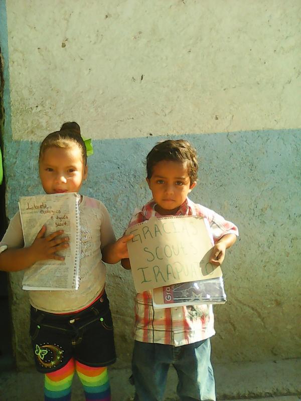 UNA HOJA UNA SONRISA PARA ELLOS